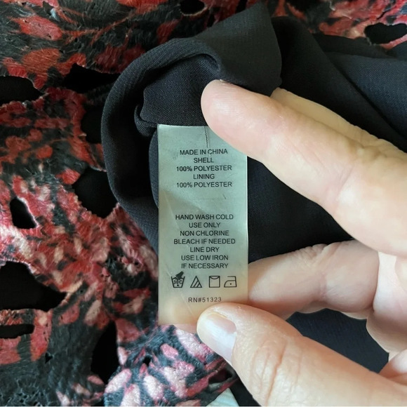 ✨VINCE CAMUTO Embroidered Lace Overlay Mini Dress - Picture 10 of 11